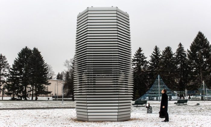 V polském Krakově postavili první vzduch čistící věž Smog Free Tower