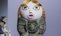 Módní kolekce Action Dolls od nizozemských návrhářů Viktor & Rolf