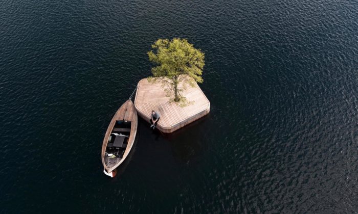 Marshall Blecher vytvořil Kodani první ze série plovoucích dřevěných ostrovů