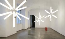 Lucie Koldová a ukázka z výstavy Light Levels