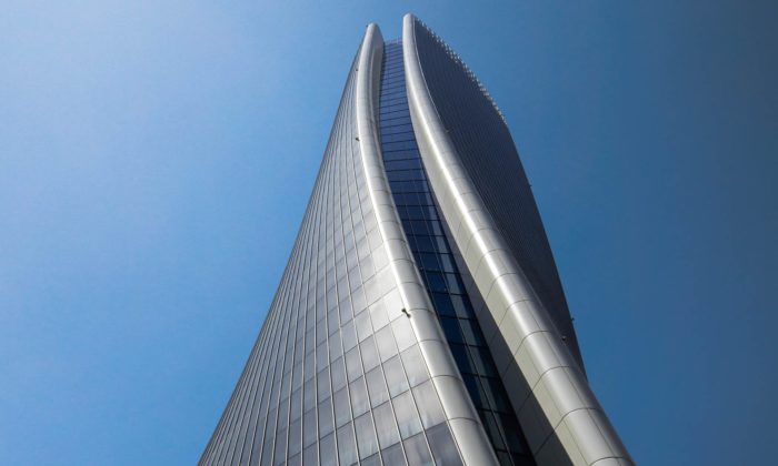 Miláno dokončilo zkroucenou věž Generali Tower podle návrhu Zahy Hadid