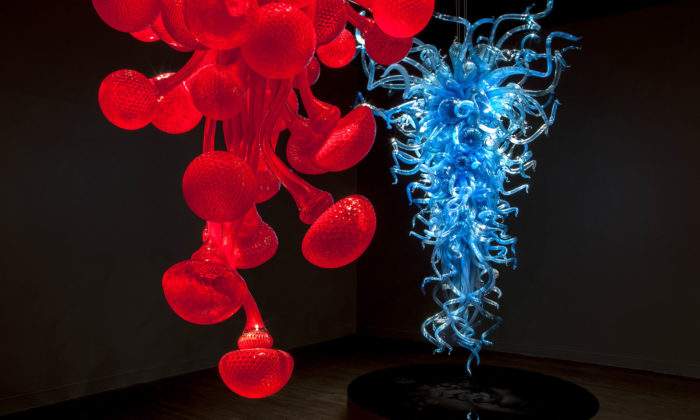 DOX vystavuje díla sochaře Chihulyho a českých sklářů Libenského a Brychtové