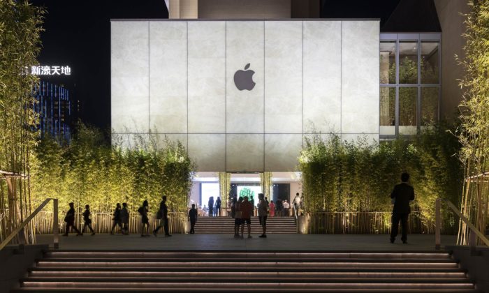 Foster postavil v Macau nový Apple Store s fasádou ze zářícího kamene