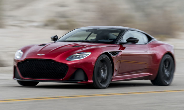 Aston Martin představil agresivnější a výkonnější sporťák DBS Superleggera