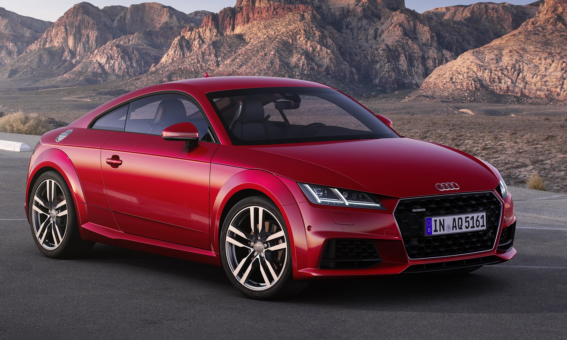 Audi TT slaví 20 let a přichází s modernizovanou třetí generací