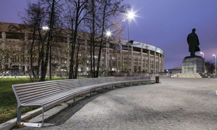 České lavičky od Mmcité zdobí okolí fotbalových stadionů v Moskvě a Petrohradu