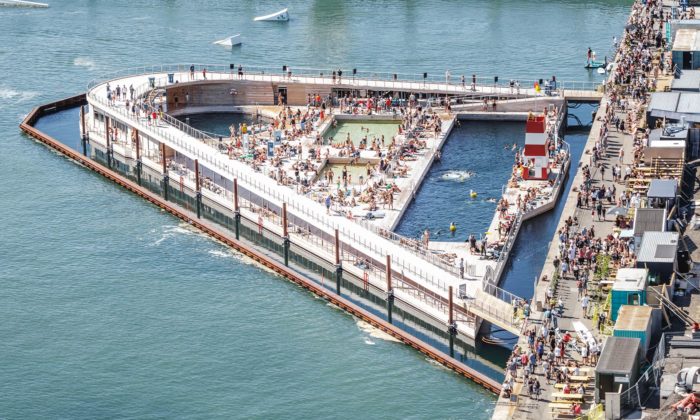 Dánské město Aarhus si v přístavu postavilo veřejné koupaliště podle návrhu BIG