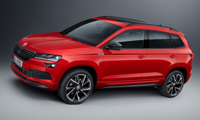 Škoda dala svému menšímu SUV sportovní design a odhalila Karoq Sportline