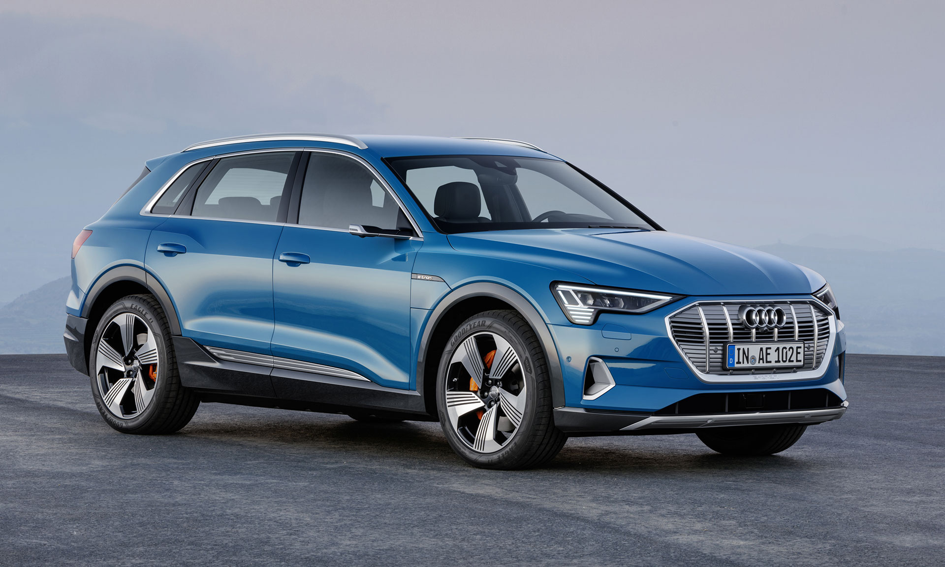 Audi ukázalo svůj první plně elektricky poháněný a sériově vyráběný model e-tron