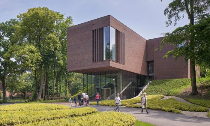 Nizozemské město Lisse si v parku postavilo nenápadné Lisser Art Museum