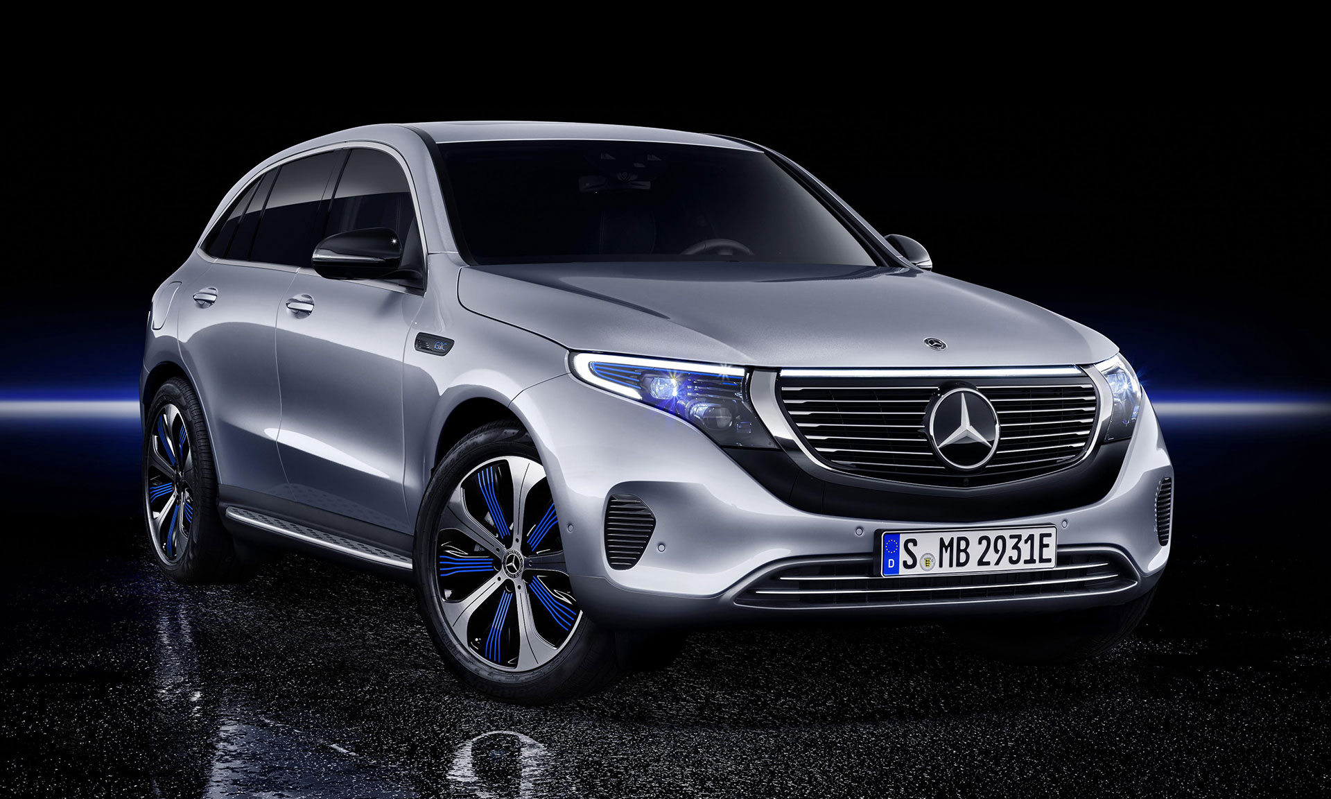 Mercedes-Benz ukázal své první čistě elektrické SUV se jménem EQC