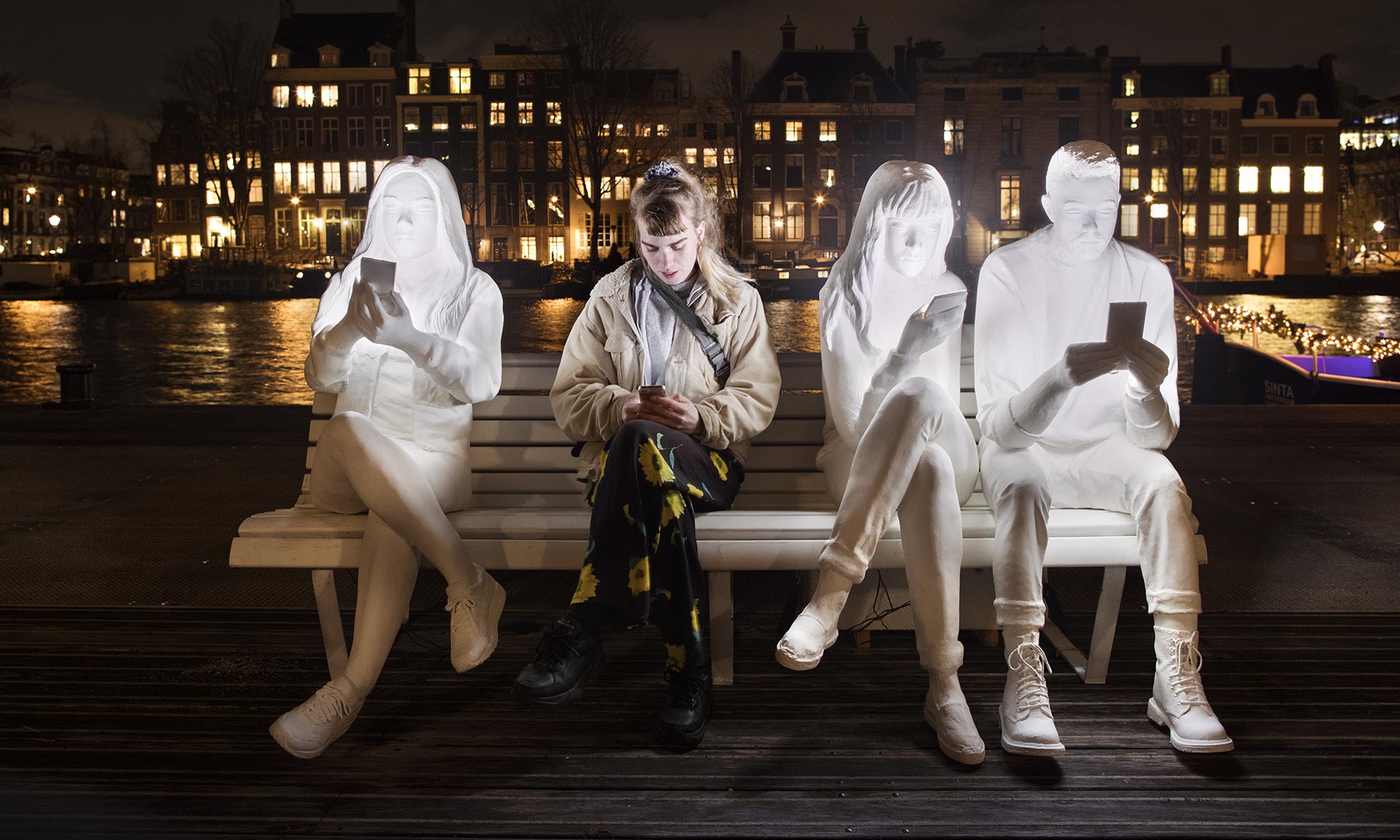Amsterdam rozsvítil Light Festival s 29 světelnými instalacemi nad vodními kanály