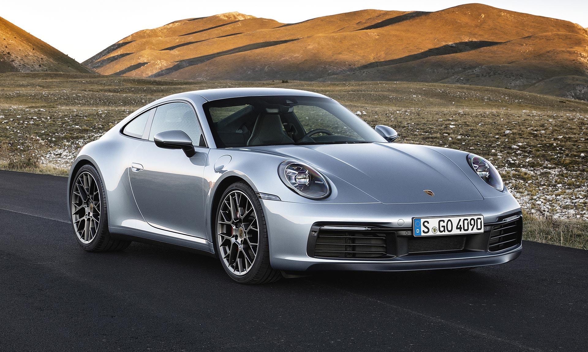 Porsche 911 má v osmé generaci svalnatější design a zcela nový interiér