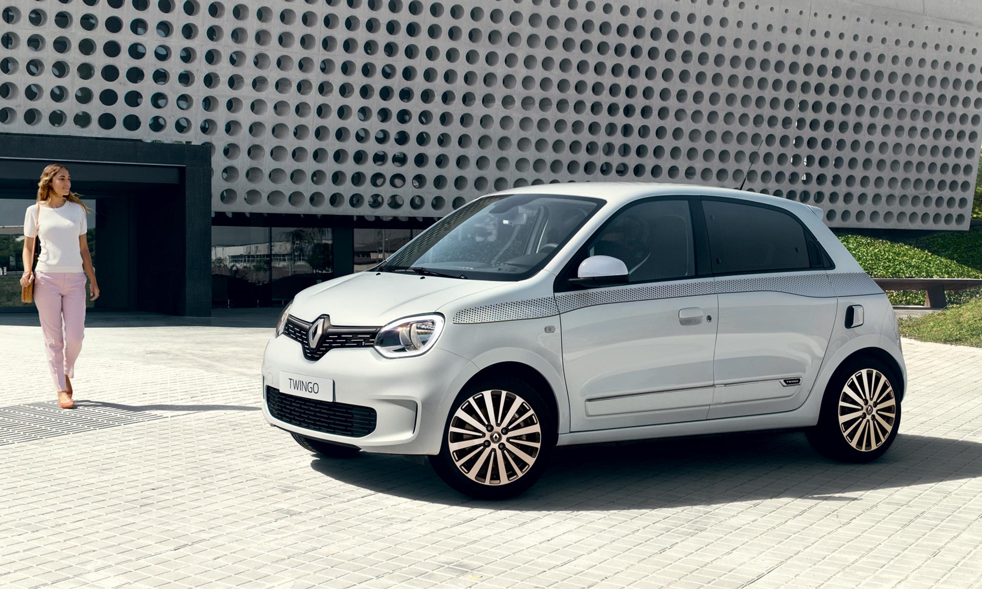 Renault modernizoval svůj nejmenší vůz Twingo a přidal možnosti polepů karoserie