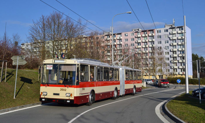 Brno renovovalo retro kloubový trolejbus Škoda 15 Tr