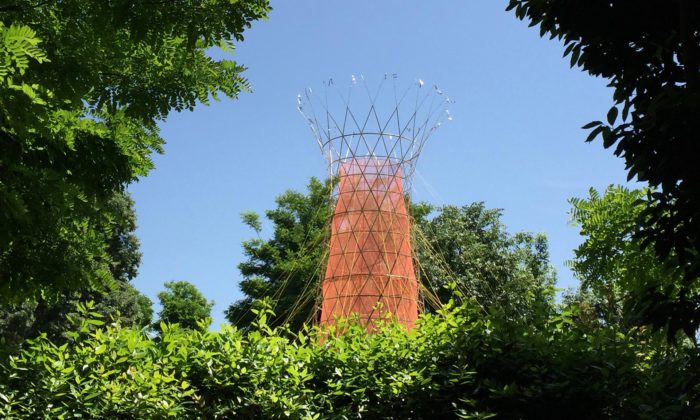 Warka Tower jsou speciálně zkonstruované věže pro zachytávání pitné vody