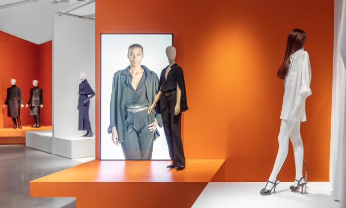 Švédsko hostí výstavu Margiela ukazující jeho revoluční módu z pro Hermès