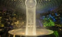 Jewel Changi Airport v Singapuru od Safdie Architects