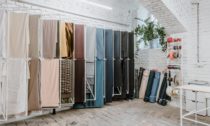 Pražský obchod Textile Mountain s udržitelným textilem a galanterií