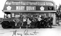 Ukázka z výstavy Mary Quant ve Victoria & Albert Museum v Londýně