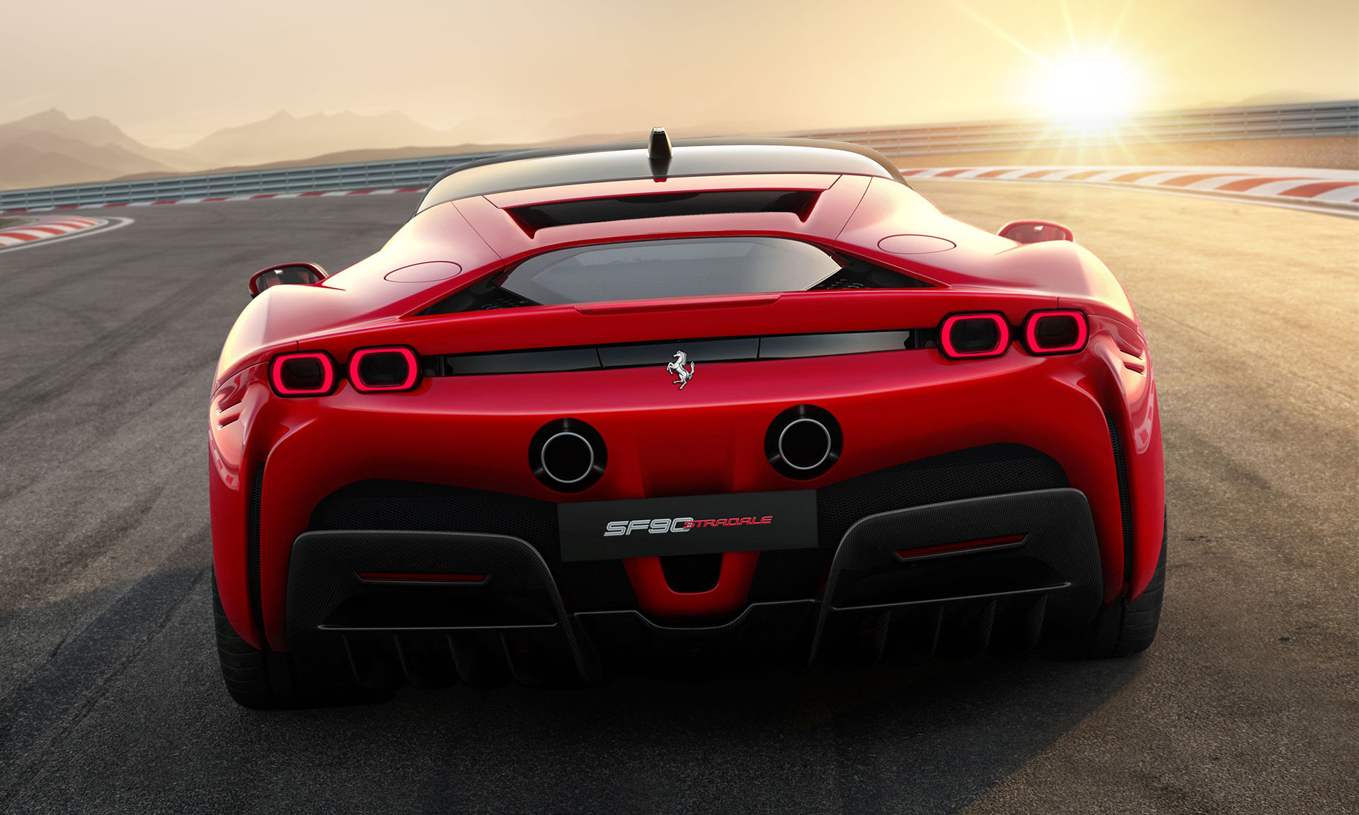 Ferrari odhalilo hybridní sporťák SF90 Stradale s nejvyšších výkonem v historii