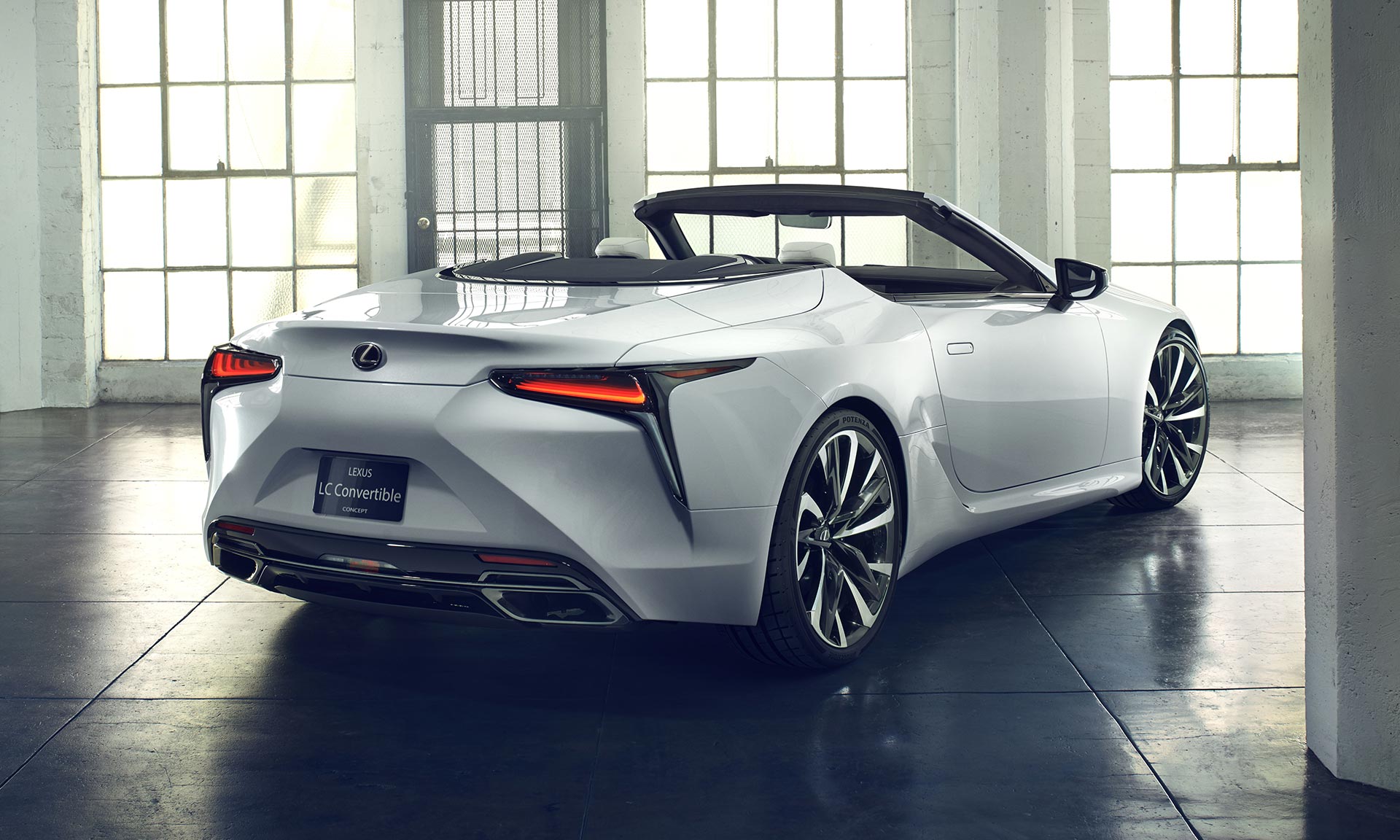 Lexus představuje na léto koncept kabrioletu LC jako