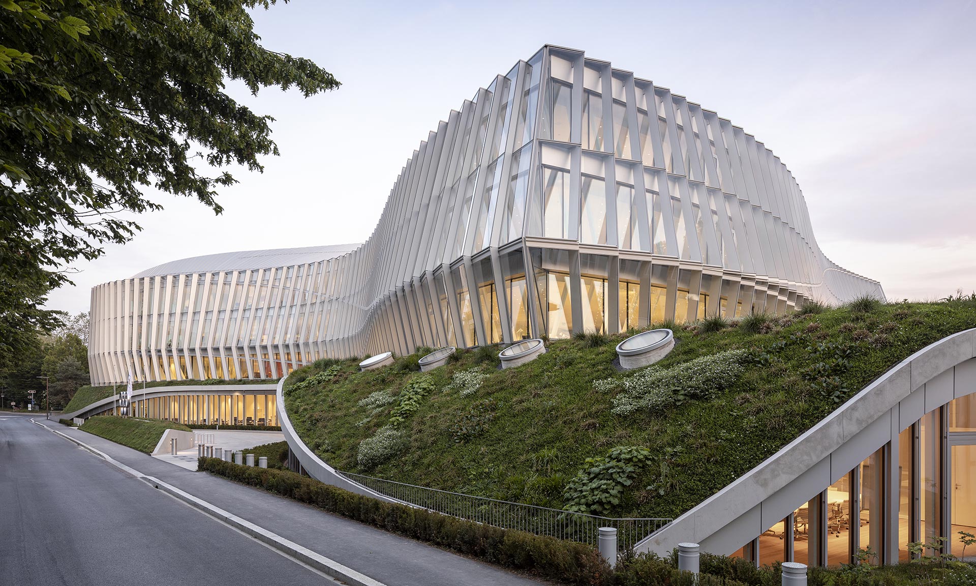 3XN postavili v Lausanne nové zvlněné sídlo pro Mezinárodní olympijský výbor