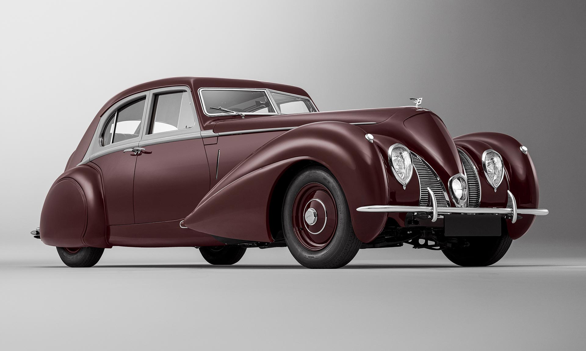 Bentley znovu oživilo jediný exemplář sedanu Corniche z roku 1939