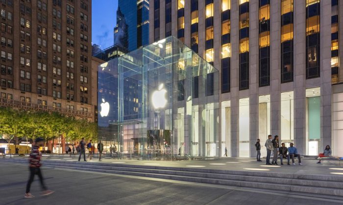 Foster renovoval ikonický obchod Apple Fifth Avenue se skleněnou kostkou