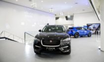 Ideální místo třeba pro výstavu automobilů