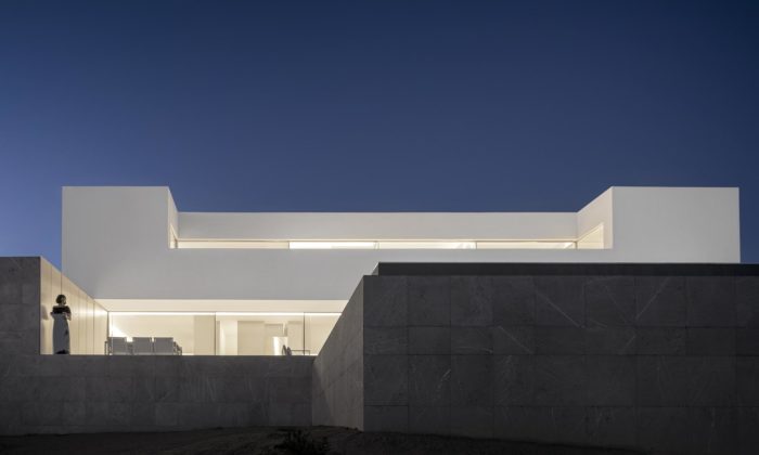 Fran Silvestre postavil ve španělském Santa Pola minimalistickou vilu