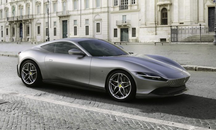 Ferrari zabodovalo a představilo elegantní kupé Roma s vysokým výkonem