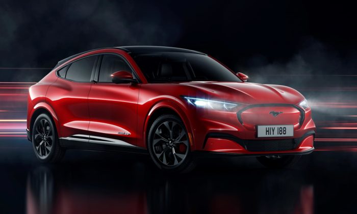 Ford ukázal plně elektrický Mustang Mach-E se sportovními tvary SUV