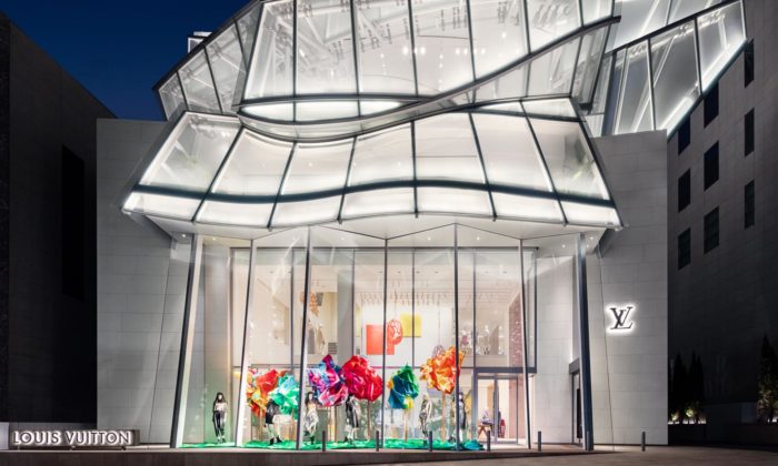 Frank Gehry postavil v Soulu obchod Louis Vuitton s pomačkanou skleněnou střechou