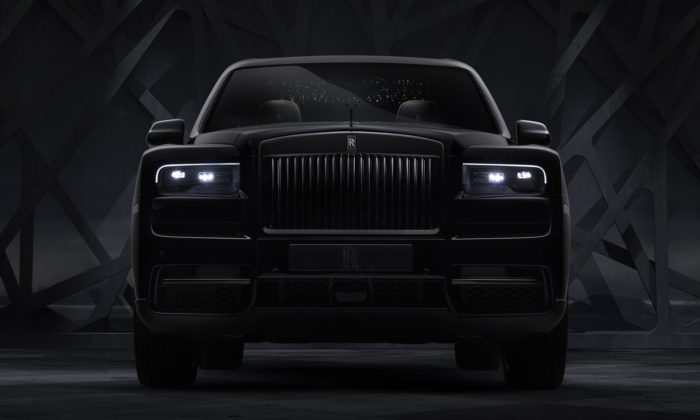 Rolls-Royce ukázal model Cullinan ve speciální černé a výkonnější edici Black Badge