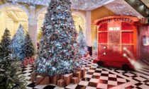 Christian Louboutin a jeho vánoční strom pro hotel Claridge’s