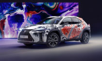 Claudia De Sabe a tetovaný vůz Lexus UX