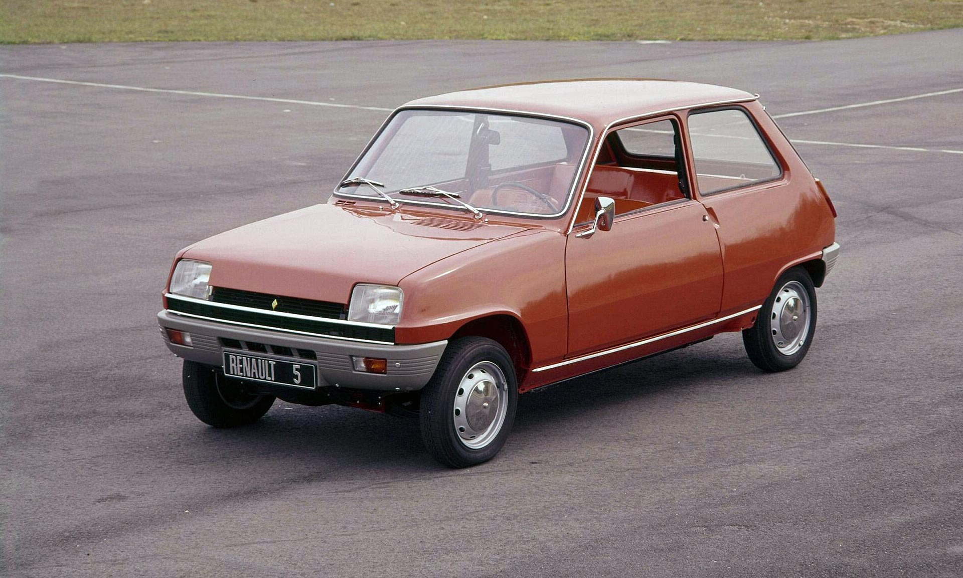 Renault 5 se vyráběl 24 let a stal se nejprodávanějším autem Francie