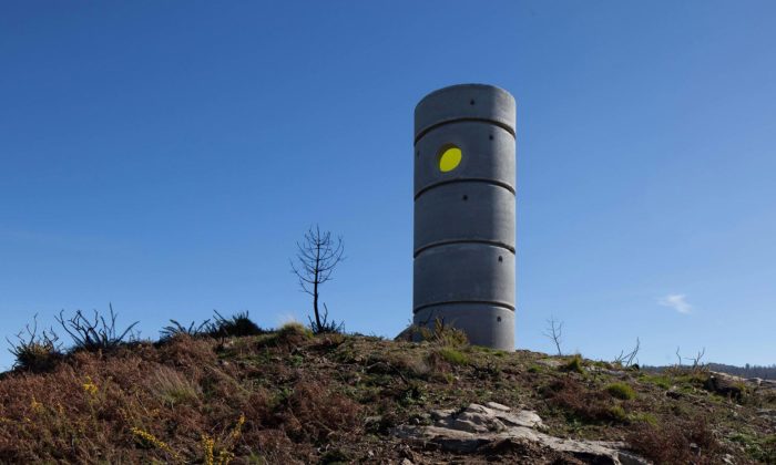 Na severu Portugalska postavili rozhlednu z několika betonových skruží