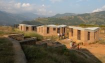 Nepálská nemocnice Bayalpata od Sharon Davis Design