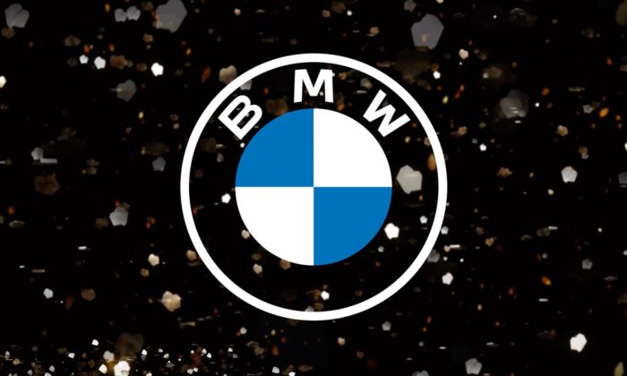 BMW má nové transparentní logo odkazující na první znak z roku 1917