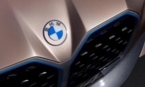 Nové logo BMW na voze Concept i4