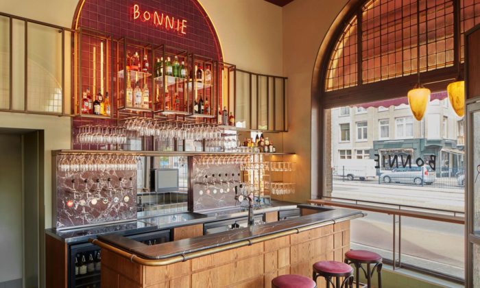 V Amsterdamu proměnili 119 let starou kavárnu na stylový bistro bar Bonnie