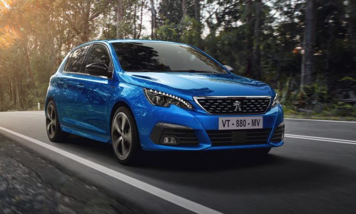 Peugeot modernizoval model 308 a dal mu především vylepšený interiér