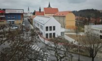 Přístavba Katolického gymnázia v Třebíči od Ateliéru Tišnovka Brno