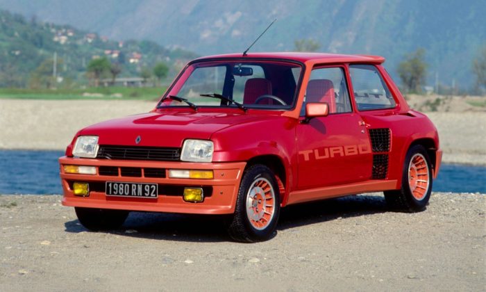 Původně pro rallye navržený malý Renault 5 Turbo slaví 40 let