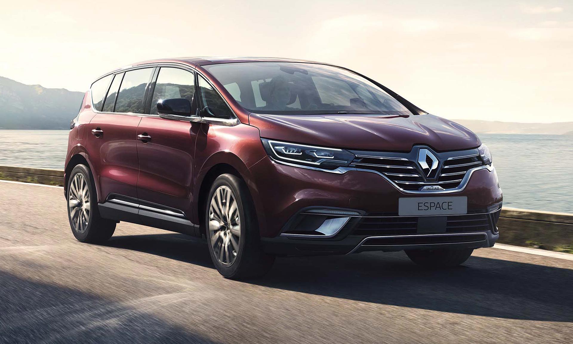 Renault modernizoval sedmimístný model Espace a dal mu elegantnější design