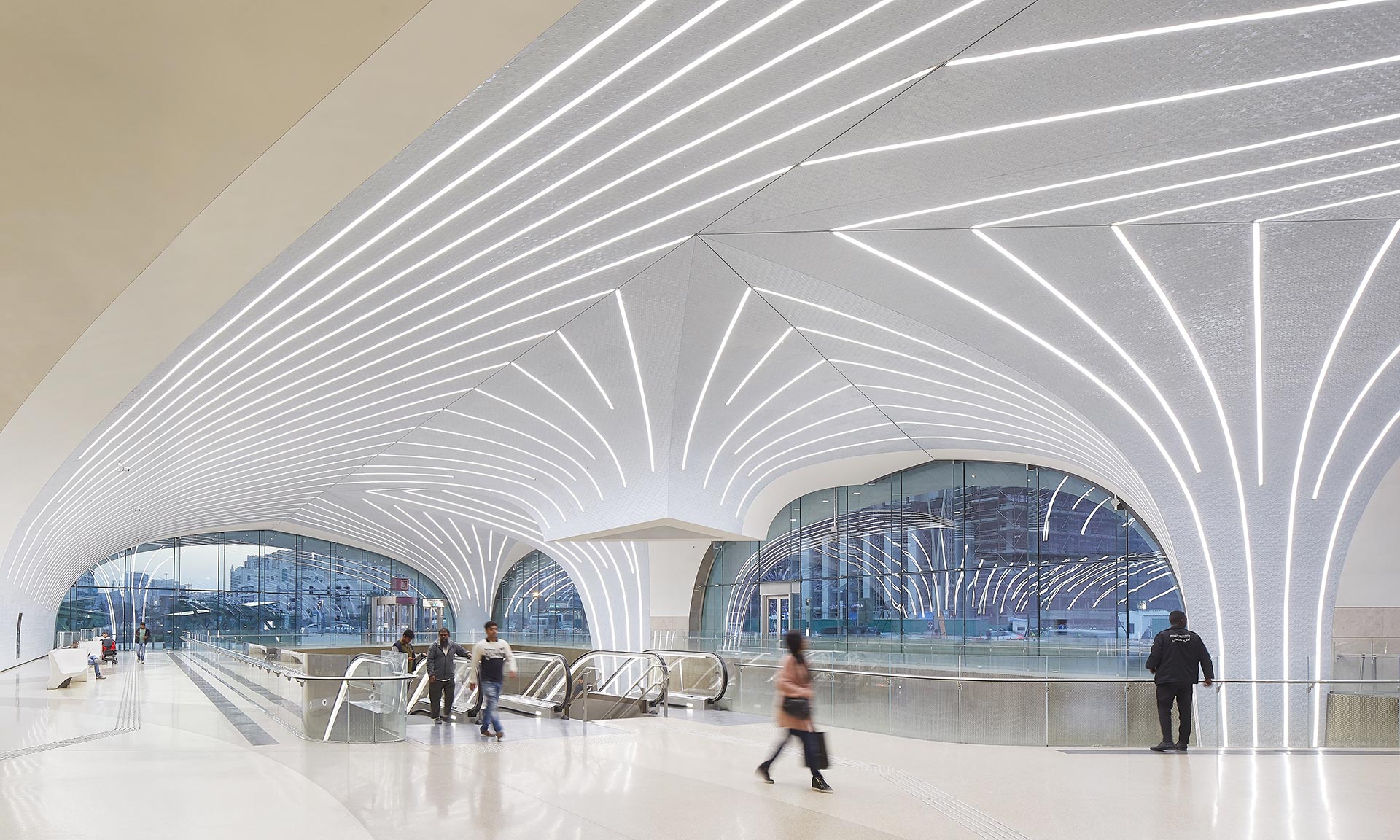 UNStudio dokončilo prvních 37 stanic metra v katarském Dauhá