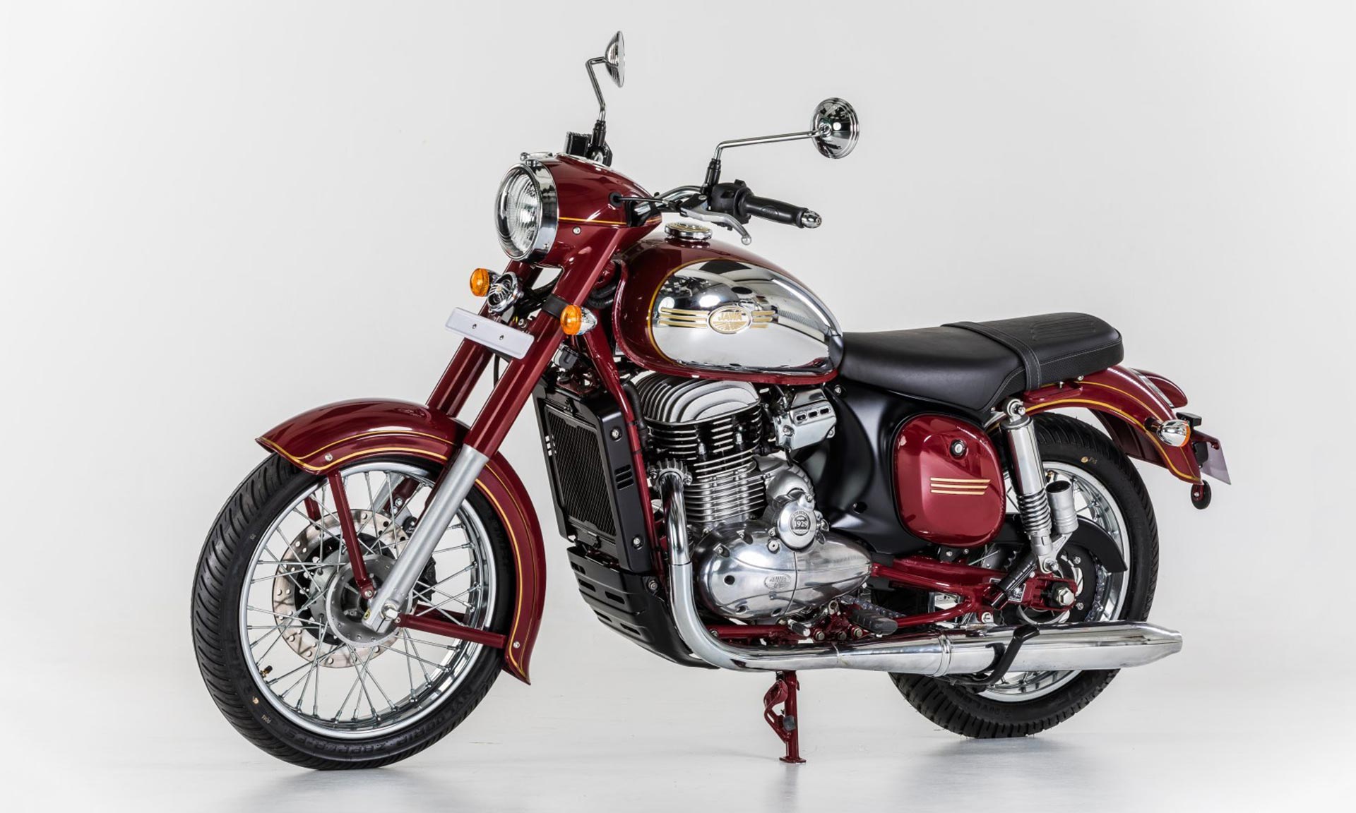 Jawa začne prodávat moderní motorku 300 CL s retro designem starých Kývaček