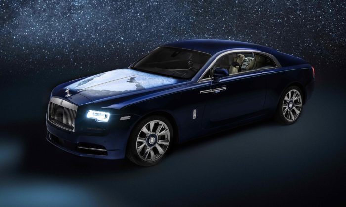 Rolls-Royce se pochlubil na míru upraveným modelem Wraith ozdobeným kouskem Země